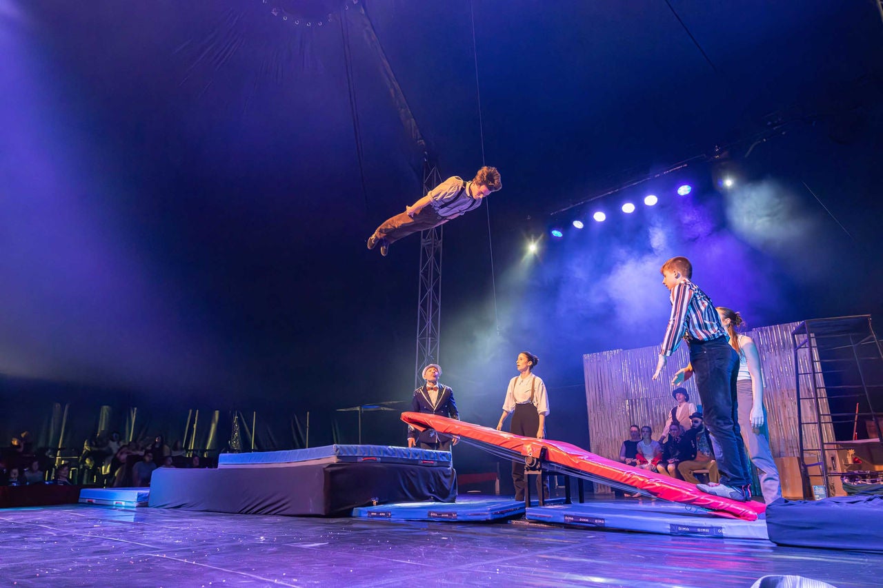 la balançoire du cirque en action
